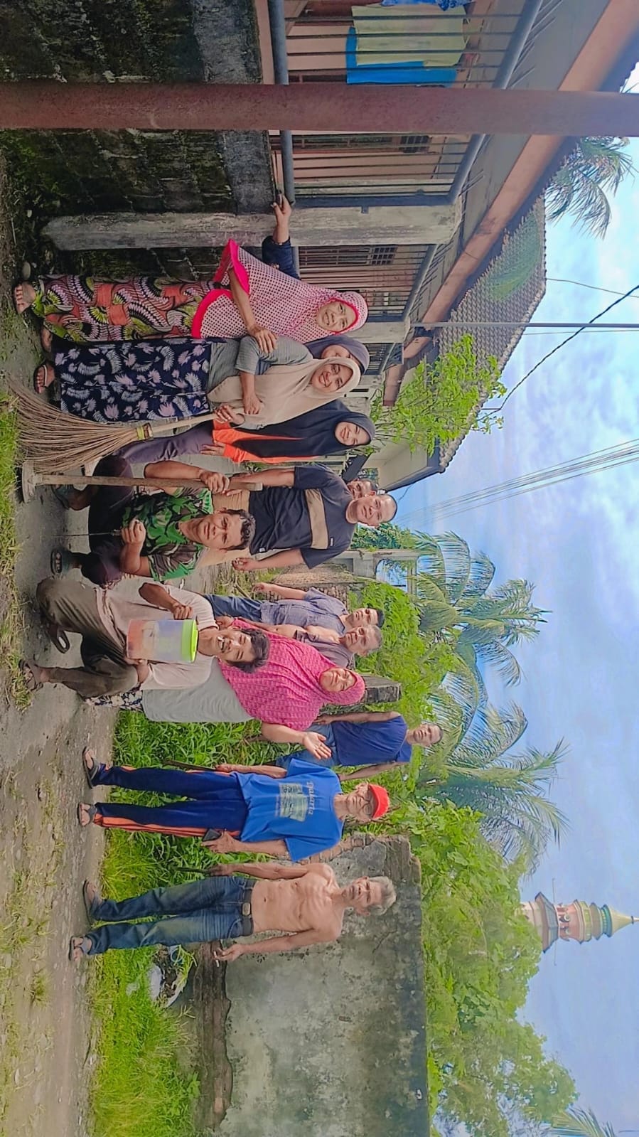 Gotong Royong Kantor Kelurahan Rambung Timur